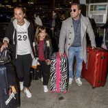 Paula Echevarría, David Bustamante y su hija Daniella regresan de Gran Canaria