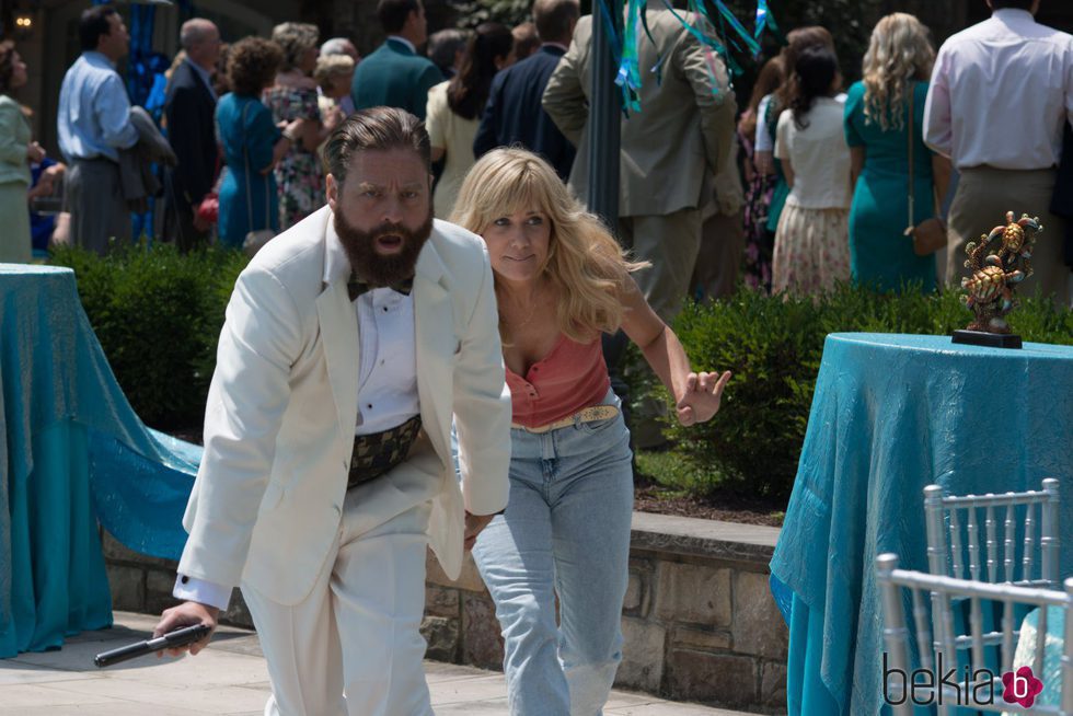 Zach Galifianakis y Kristen Wiig en 'De-mentes criminales'