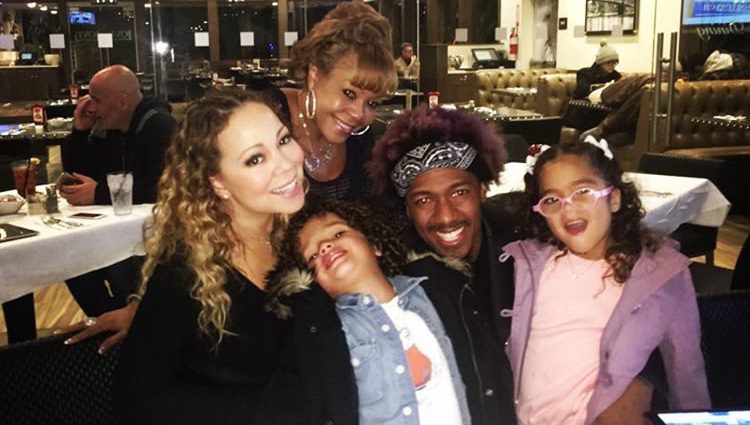 Mariah Carey y Nick Cannon cenando junto a sus gemelos para dar la bienvenida a 2017