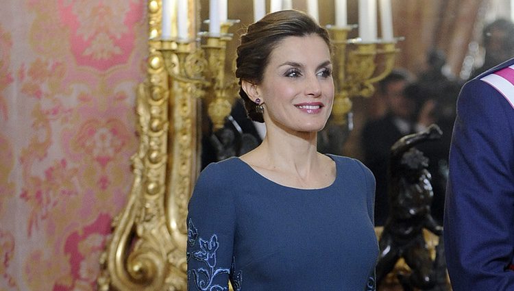 La Reina Letizia con un vestido de Felipe Varela en la Pascua Militar 2017