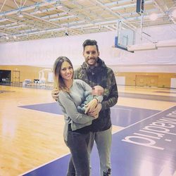 Rudy Fernández en el campo de entrenamiento del Real Madrid con Helen Lindes y Alan