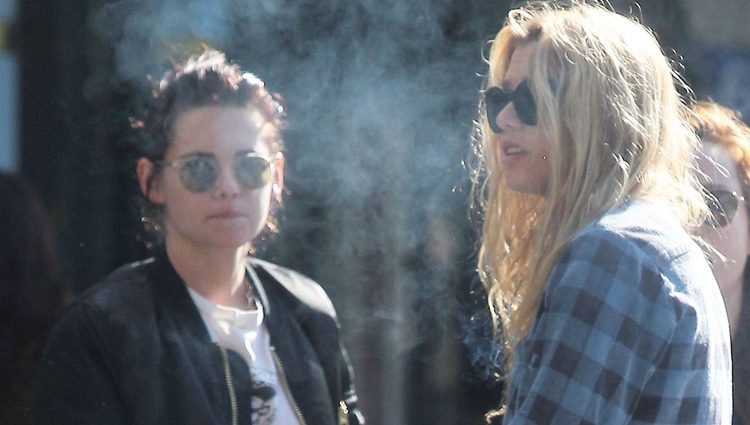 Kristen Stewart y Stella Maxwell por las calles de Los Ángeles