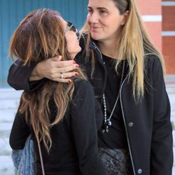 Carlota Corredera acompañando a María Patiño en el funeral de su padre