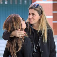 Carlota Corredera acompañando a María Patiño en el funeral de su padre