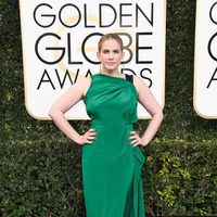 Anna Chlumsky en la alfombra roja de los Globos de Oro 2017