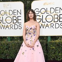 Lola Kirke en la alfombra roja de los Globos de Oro 2017