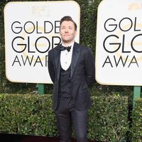 Joel Edgerton en la alfombra roja de los Globos de Oro 2017