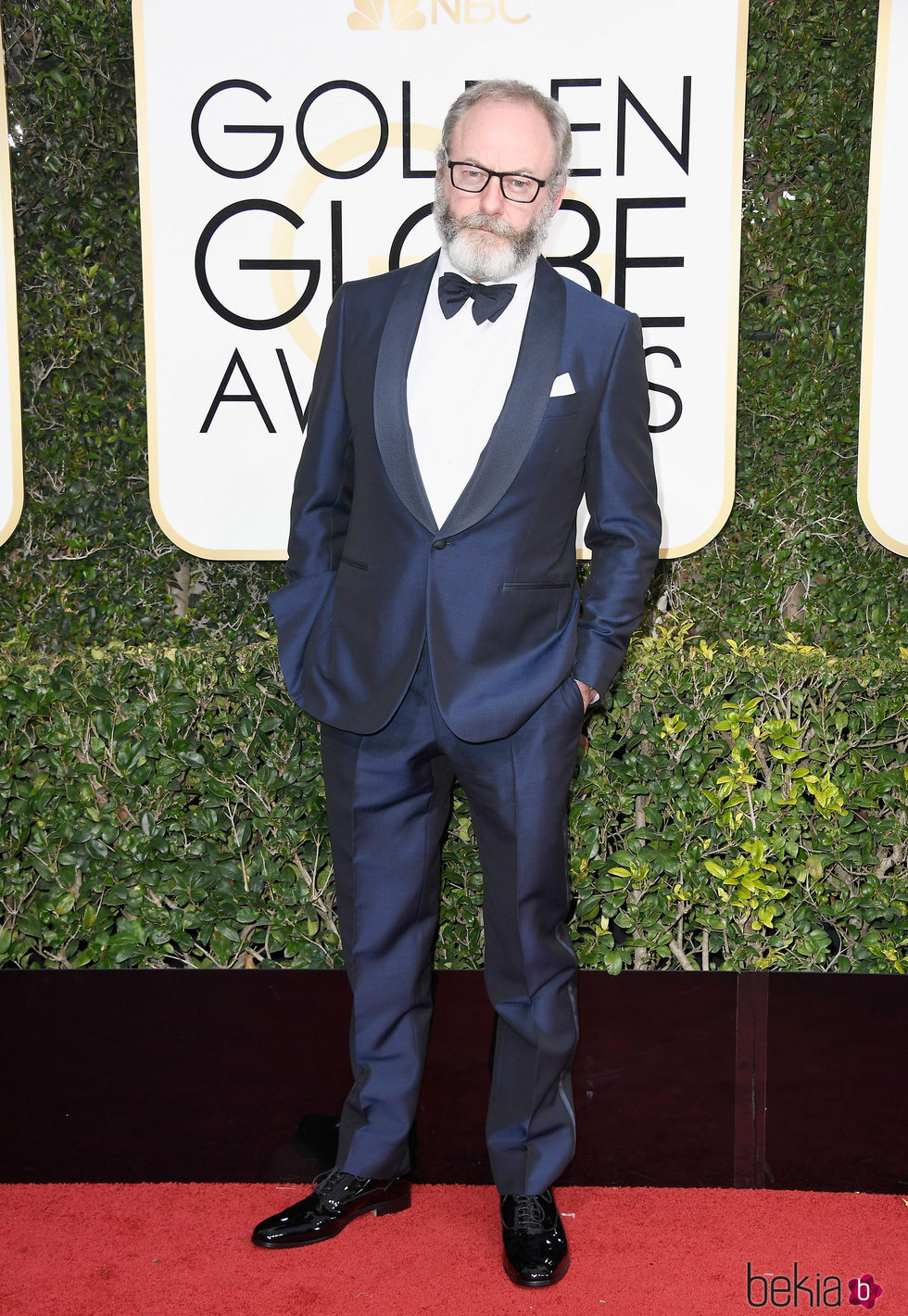 Liam Cunningham en la alfombra roja de los Globos de Oro 2017