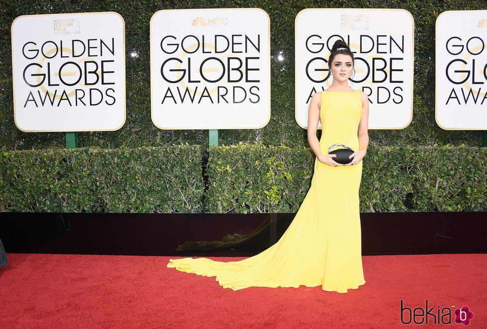 Maisie Williams en la alfombra roja de los Globos de Oro 2017