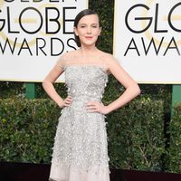 Millie Bobby Brown en la alfombra roja de los Globos de Oro 2017