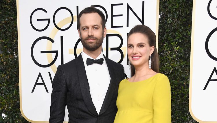 Benjamin Millepied y Natalie Portman  en la alfombra roja de los Globos de Oro 2017