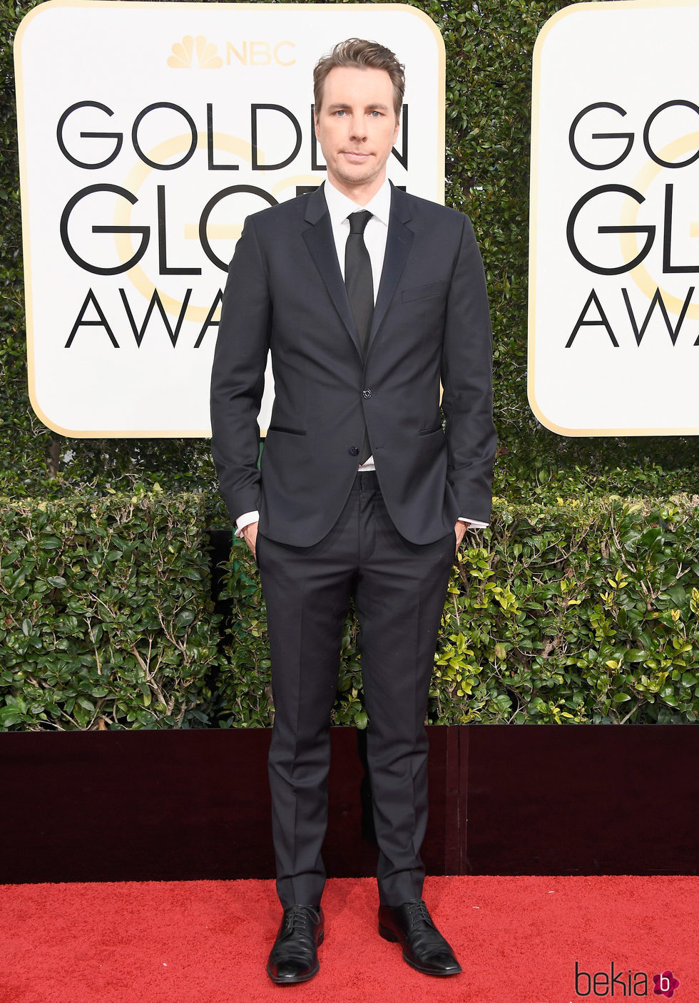 Dax Shepard en la alfombra roja de los Globos de Oro 2017