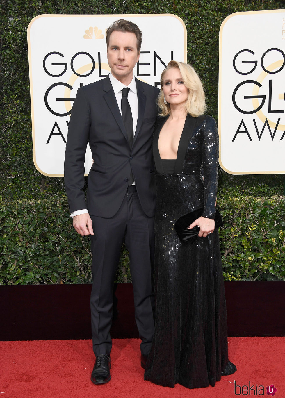 Dax Shepard y Kristen Bell en la alfombra roja de los Globos de Oro 2017