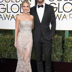 Elsa Pataky y Chris Hemsworth en la alfombra roja de los Globos de Oro 2017