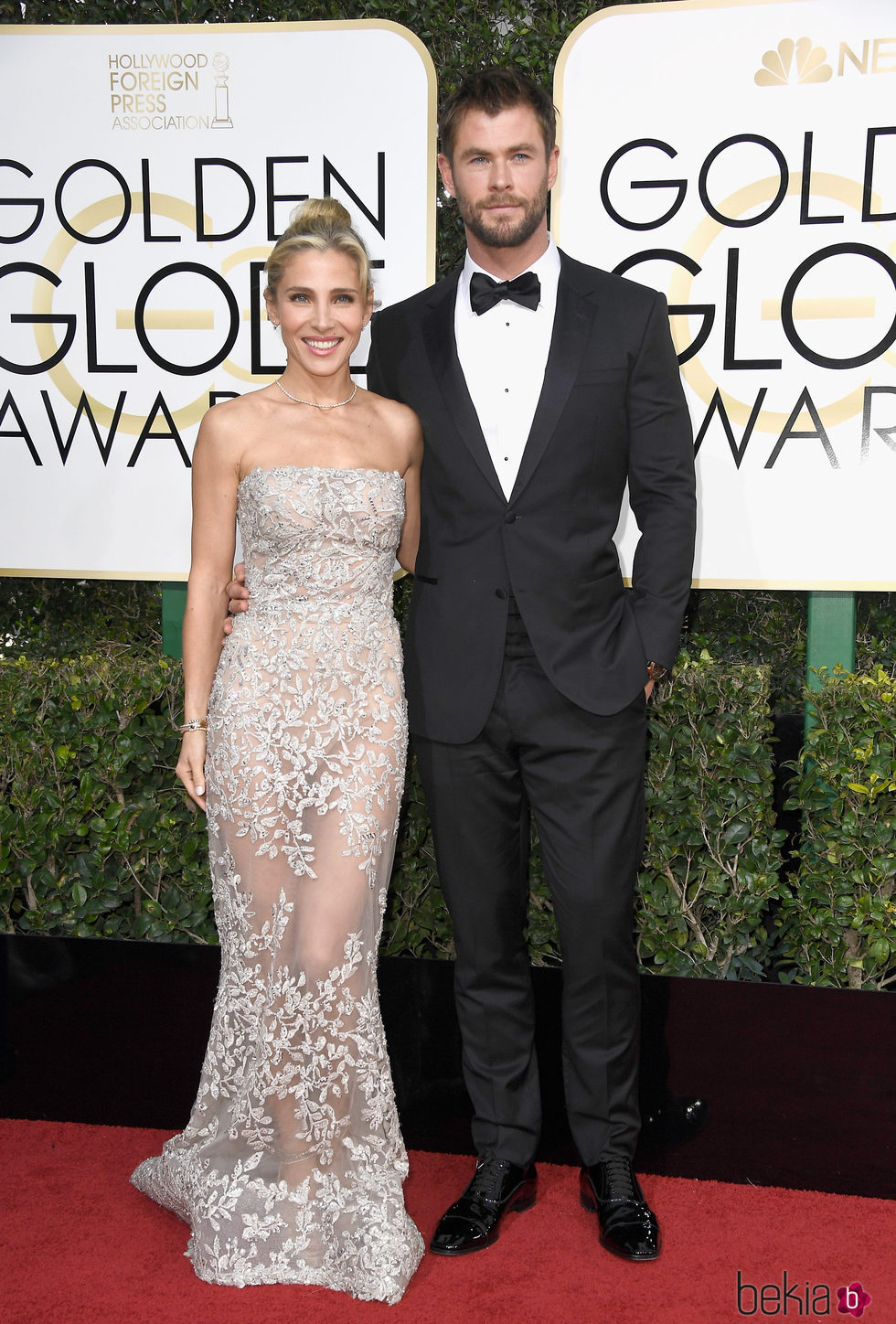 Elsa Pataky y Chris Hemsworth en la alfombra roja de los Globos de Oro 2017