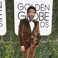 Donald Glover en la alfombra roja de los Globos de Oro 2017