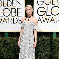 Michelle Williams en la alfombra roja de los Globos de Oro 2017