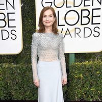 Isabelle Huppert en la alfombra roja de los Globos de Oro 2017