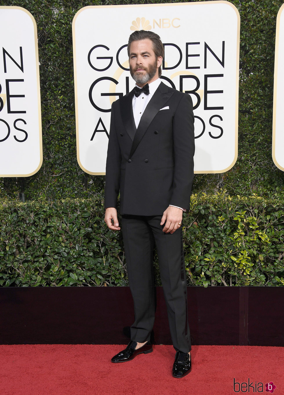 Chris Pine en la alfombra roja de los Globos de Oro 2017