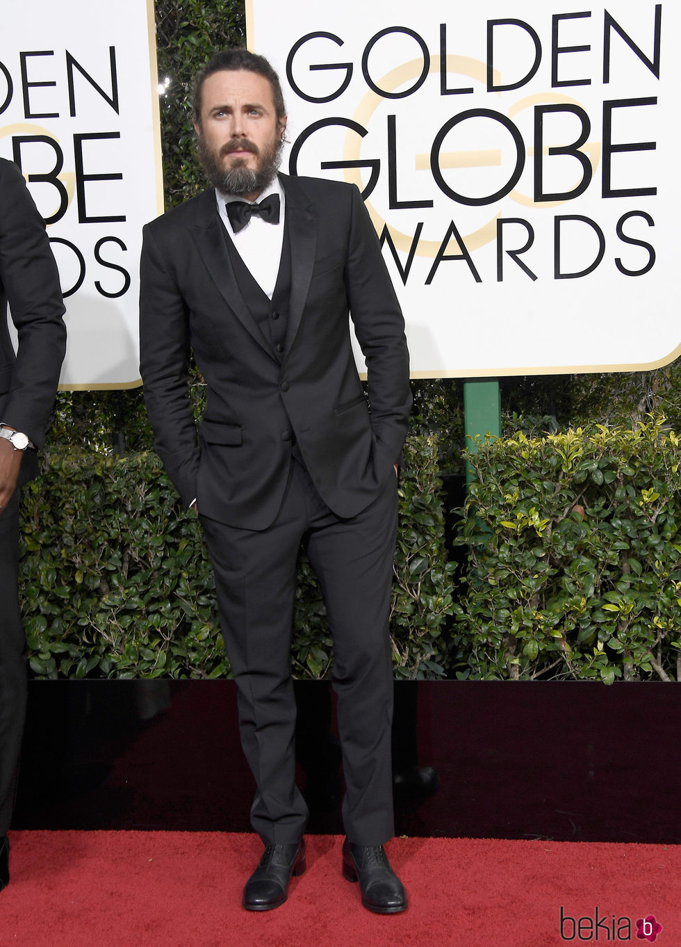 Casey Affleck en la alfombra roja de los Globos de Oro 2017