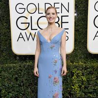 Jessica Chastain en la alfombra roja de los Globos de Oro 2017