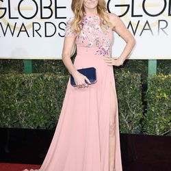 Connie Britton en la alfombra roja de los Globos de Oro 2017