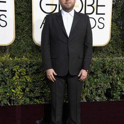 Jonah Hill en la alfombra roja de los Globos de Oro 2017