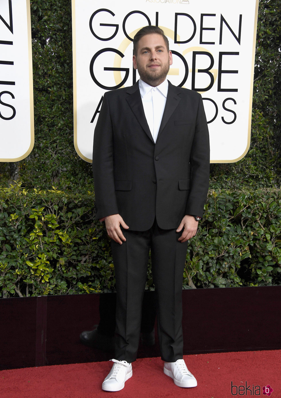 Jonah Hill en la alfombra roja de los Globos de Oro 2017