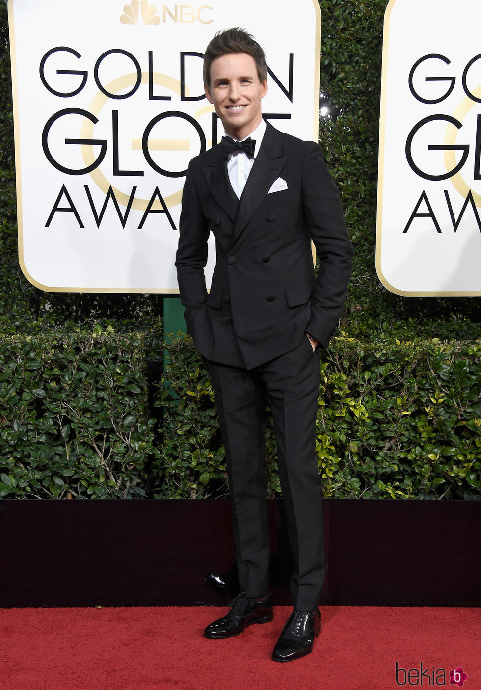 Eddie Redmayne en la alfombra roja de los Globos de Oro 2017