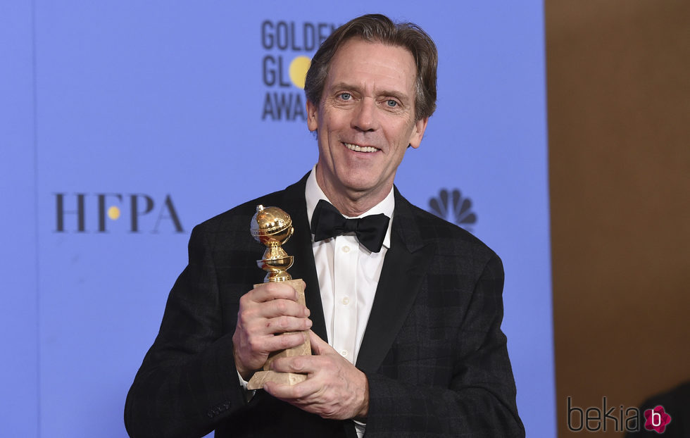 Hugh Laurie con su Globo de Oro 2017