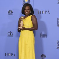 Viola Davis con su Globo de Oro 2017