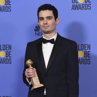 Damien Chazelle con su Globo de Oro 2017