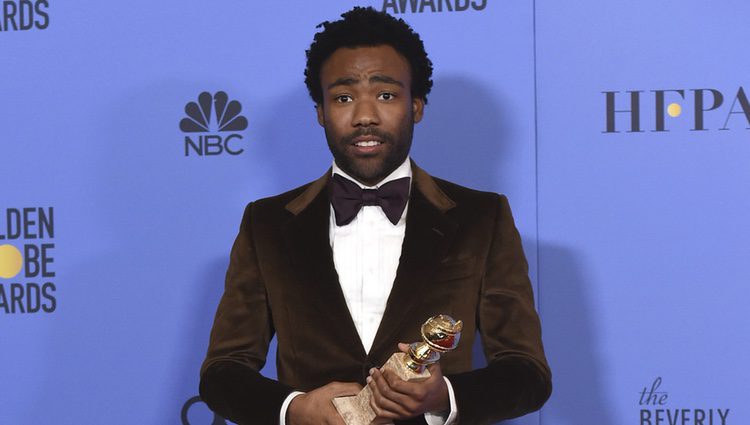 Donald Glover con su Globo de Oro 2017