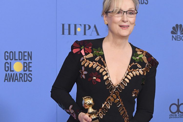 Meryl Streep con su Globo de Oro 2017