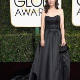 Winona Ryder en la alfombra roja de los Globos de Oro 2017