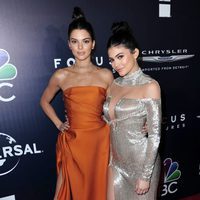 Kylie y Kendall Jenner en la fiesta de NBC tras los Globos de Oro 2017