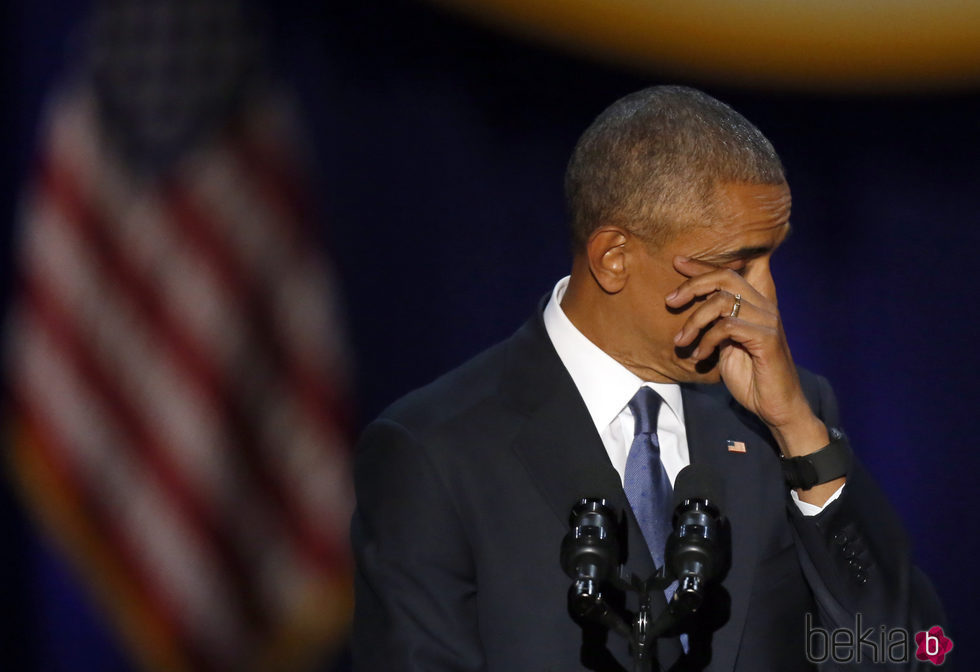 Barack Obama visiblemente emocionado despidiéndose de la Casa Blanca