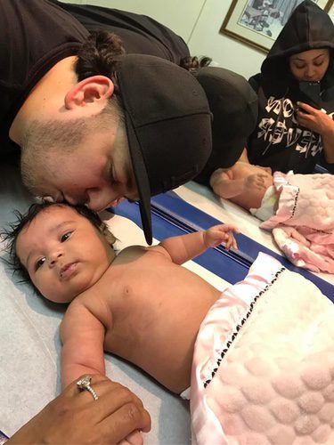 Rob Kardashian y Blac Chyna muy felices junto a su hija Dream Reneé