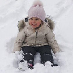 Leonor de Suecia en la nieve en los Alpes suizos