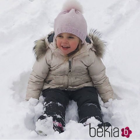 Leonor de Suecia en la nieve en los Alpes suizos