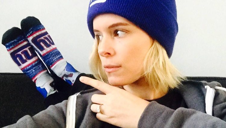 Kate Mara presumiendo de anillo de compromiso