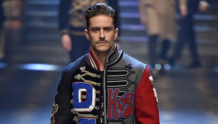 Pelayo Díaz desfilando para Dolce&Gabbana en la Semana de la Moda de Milán otoño/invierno 2017/2018