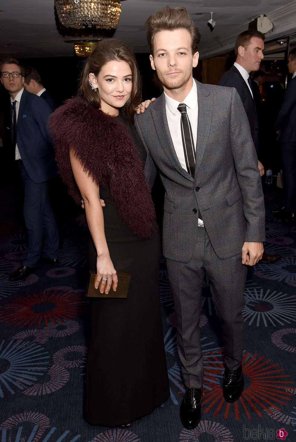 Louis Tomlinson y Danielle Campbell en los Premios Daily Mirror