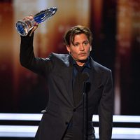 Johnny Depp recogiendo su premio a icono del cine en los People's Choice Awards 2017