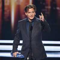 Johnny Depp agradeciendo el cariño del público en los People's Choice Awards 2017