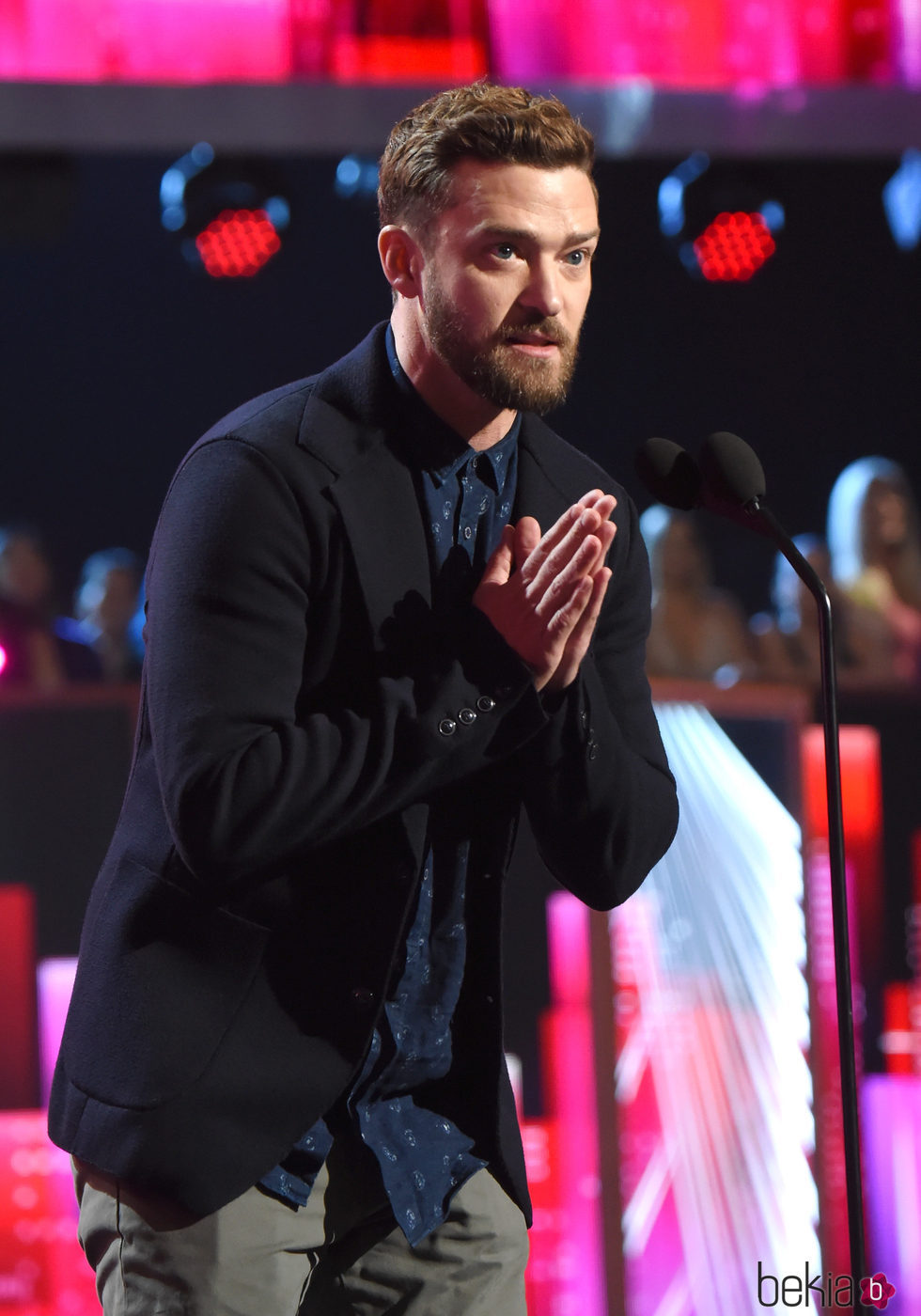 Justin Timberlake agradeciendo sus galardones en los People's Choice Awards 2017