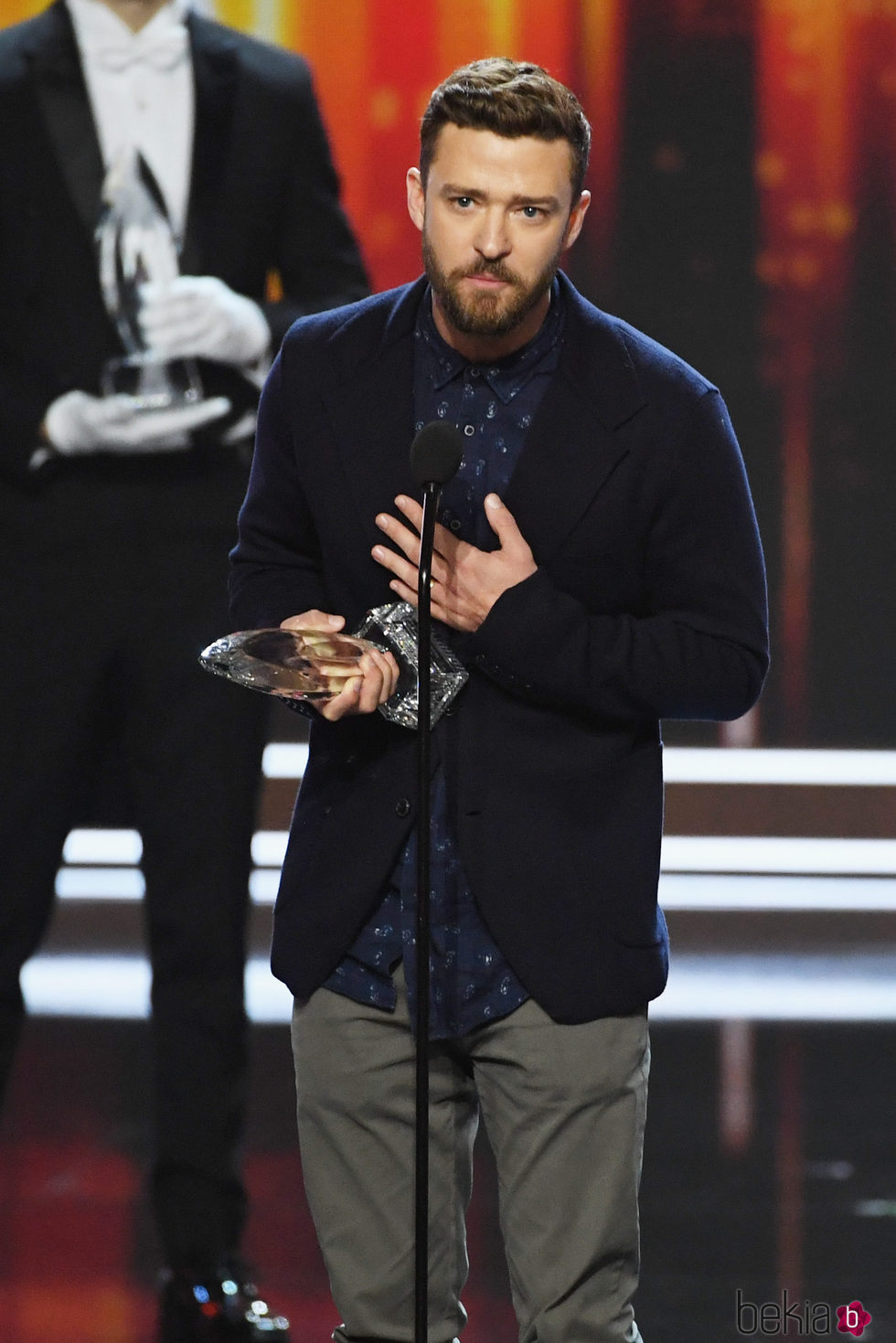 Justin Timberlake recogiendo su galardón en los People's Choice Awards 2017