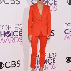 Ruby Rose en la alfombra roja de los People's Choice Awards 2017