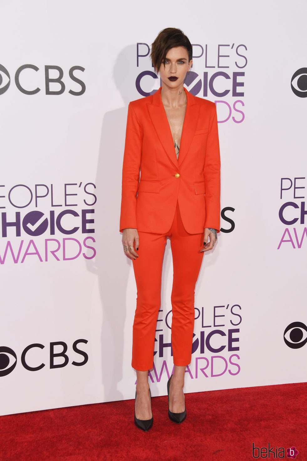 Ruby Rose en la alfombra roja de los People's Choice Awards 2017