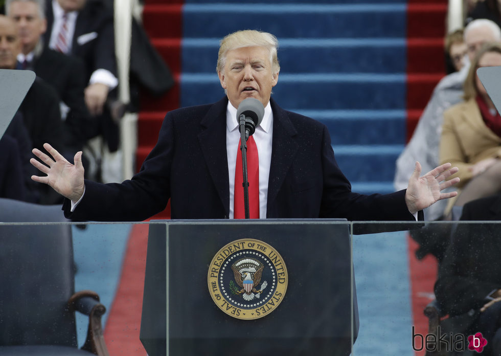 Donald Trump dando un discurso tras su investidura como el 45º presidente de Estados Unidos